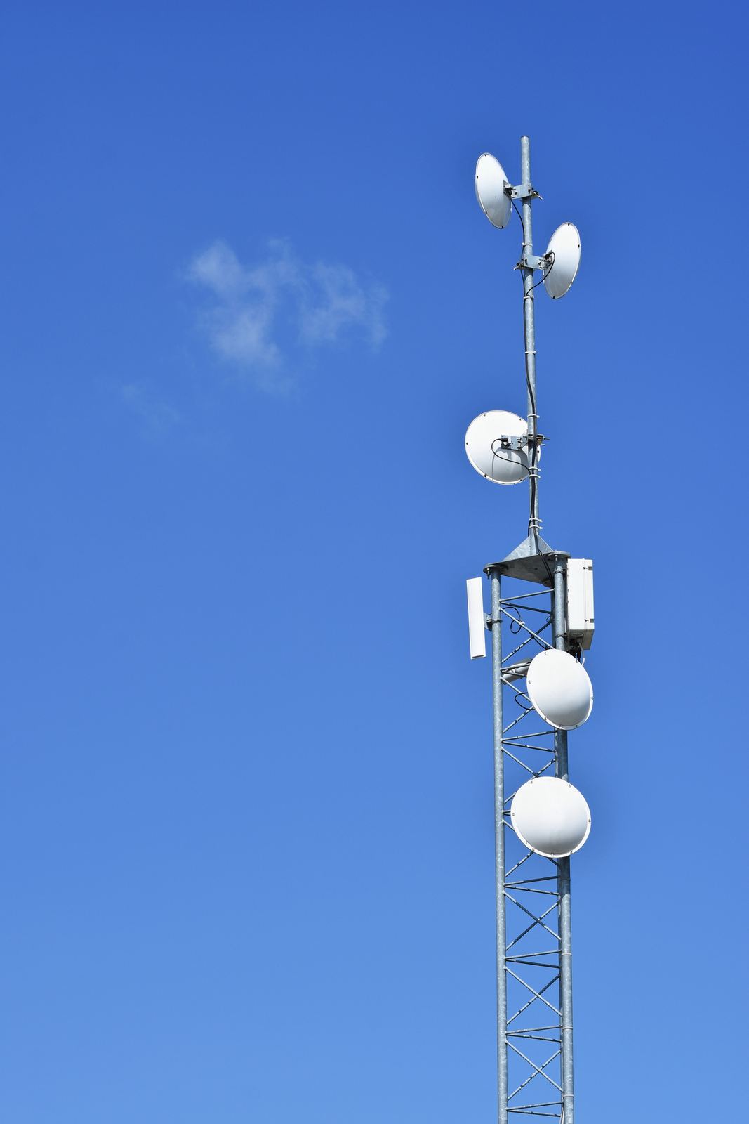 Telecommunication tower with antennas